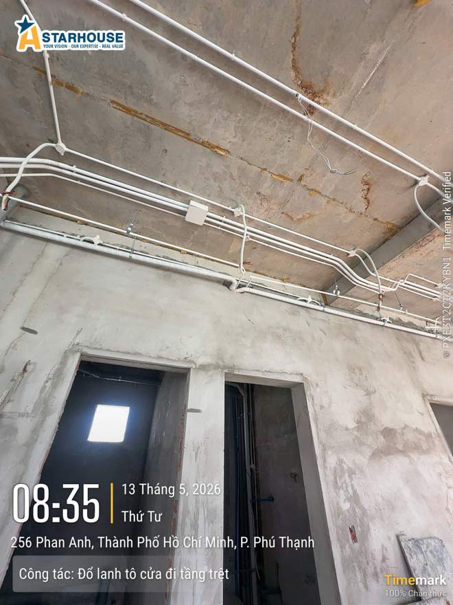Lanh tô bê tông trên ô cửa