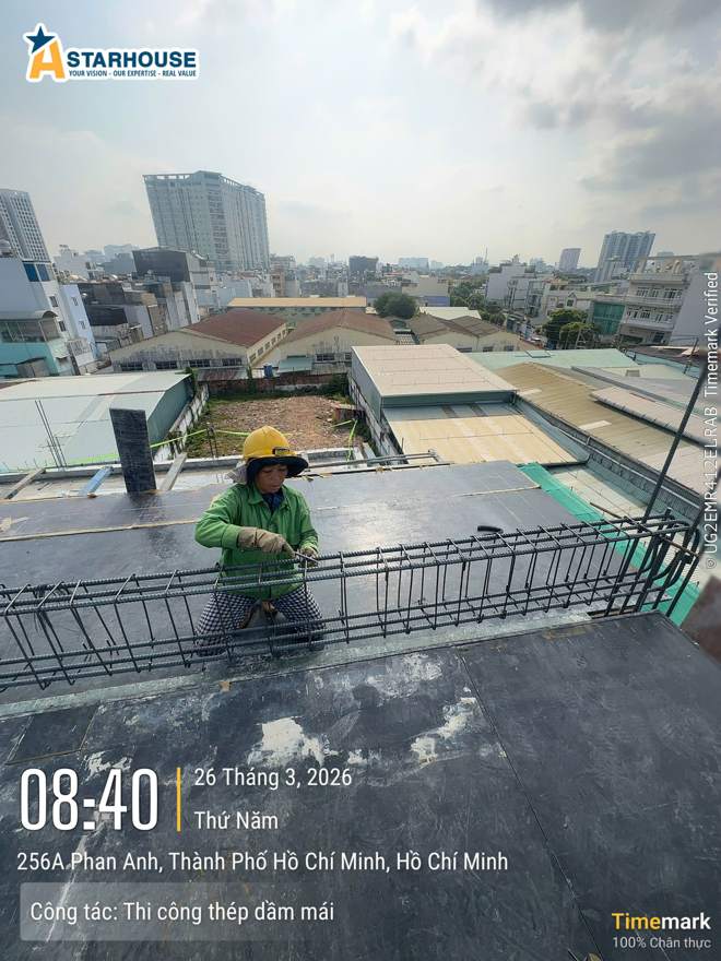 Thép dầm sàn đang lắp dựng