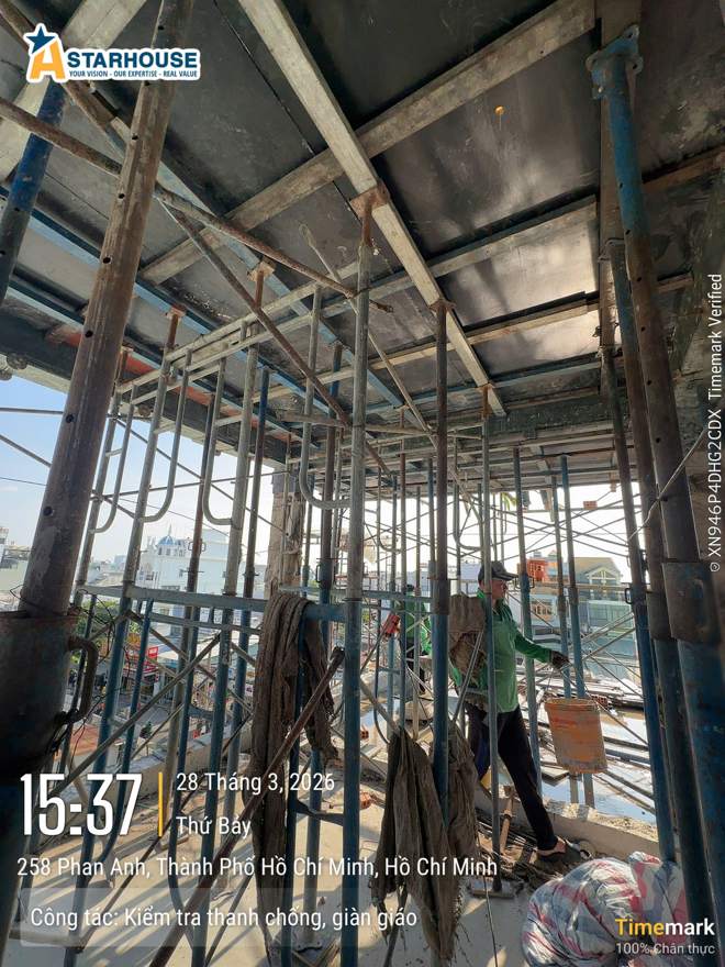 Kiểm thanh chống, giàn giáo trong lúc đổ
