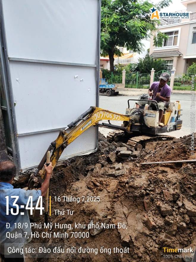 Đào rãnh nối ống thoát ra hệ thống ngoài