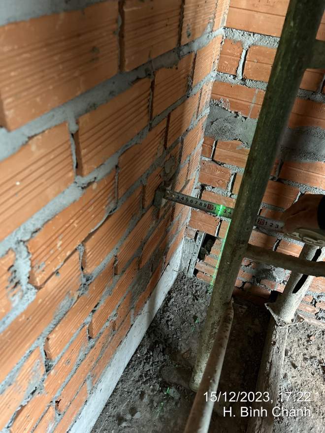 Bát liên kết và lưới tại mép tường – cột