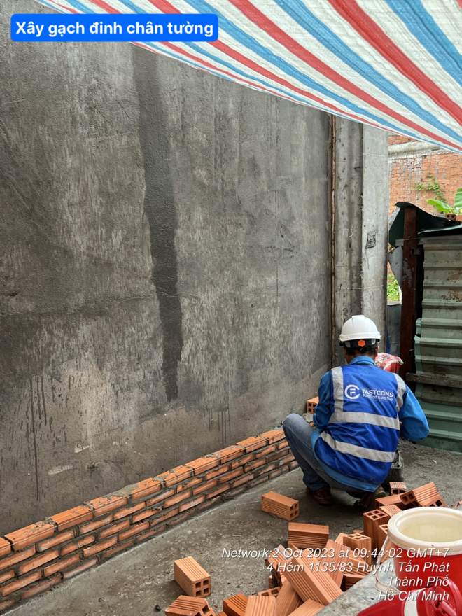 Xây hàng gạch đầu của tường dày
