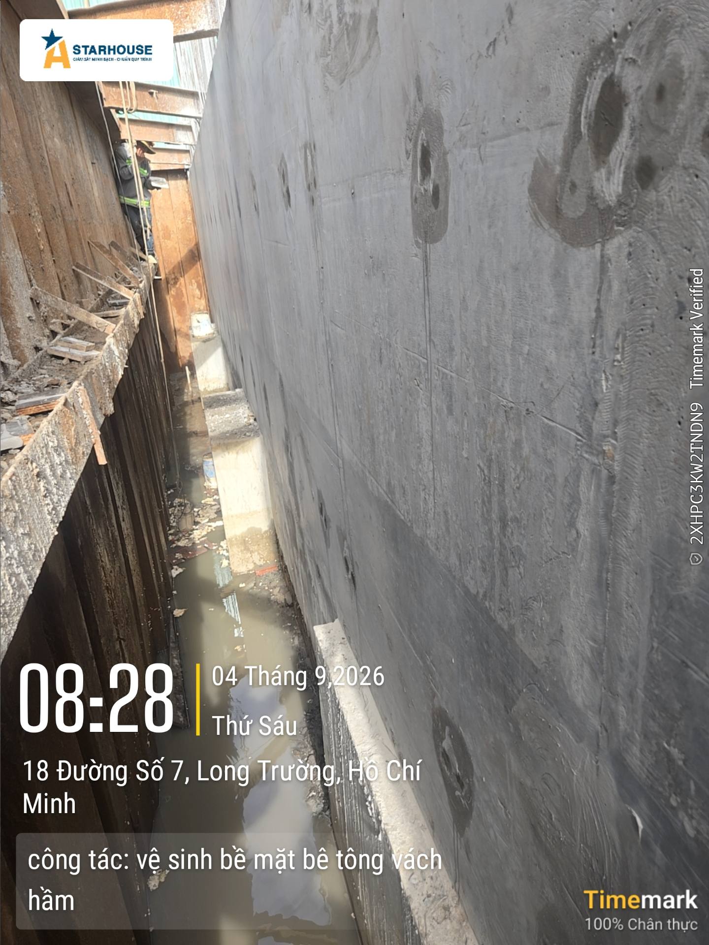 Vệ sinh bề mặt bê tông vách